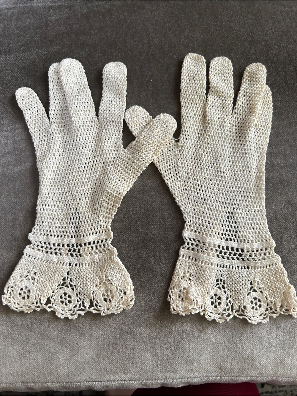 Vintage handmade Crochet Lace Women's Gloves - Cream